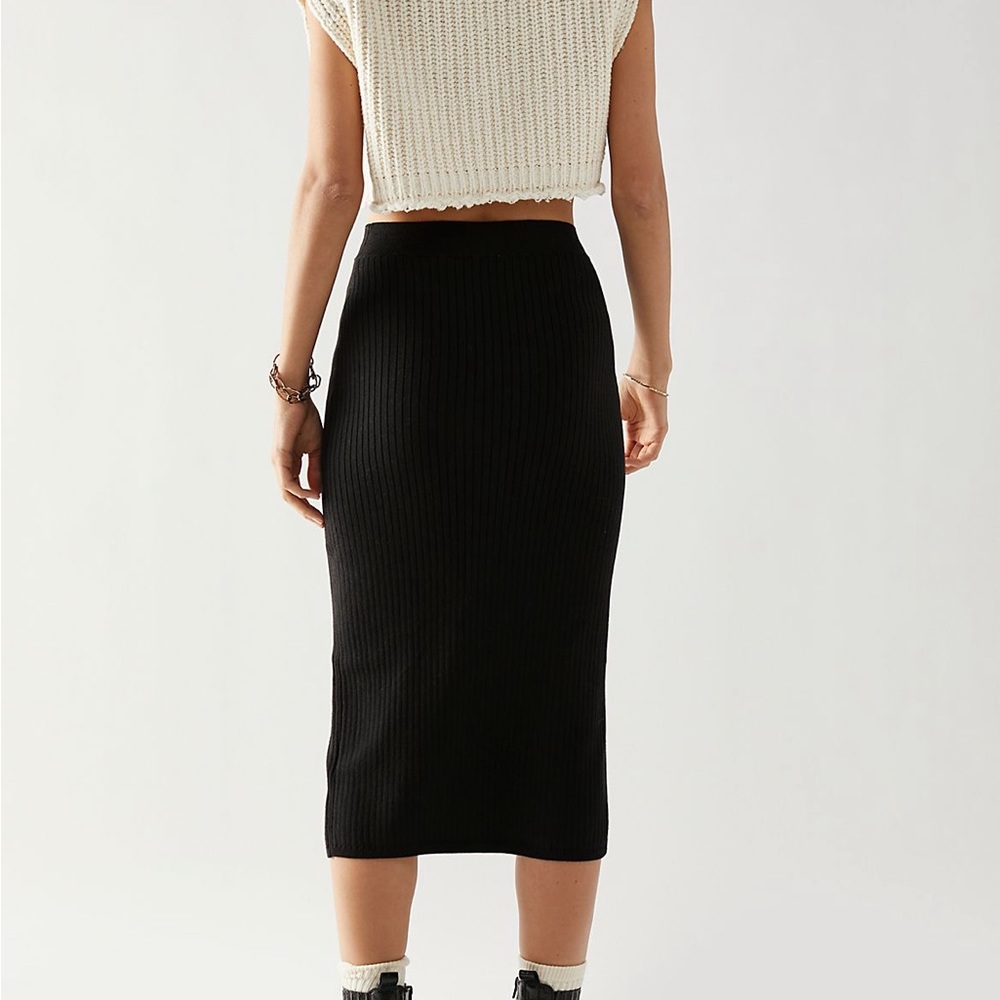 Free people Skyline midi skirt size small in black gently worn.